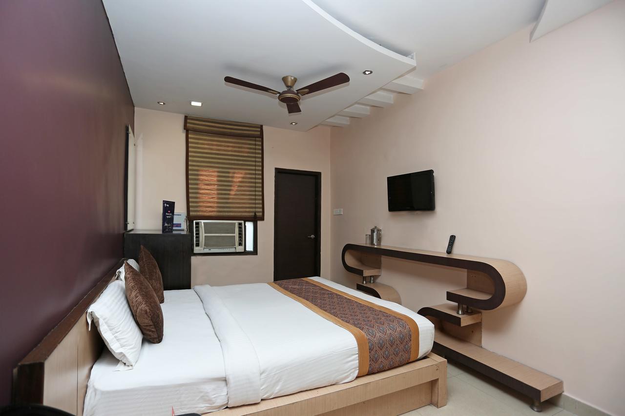 Oyo 11596 Sanjay Guest House Kanpur Zewnętrze zdjęcie