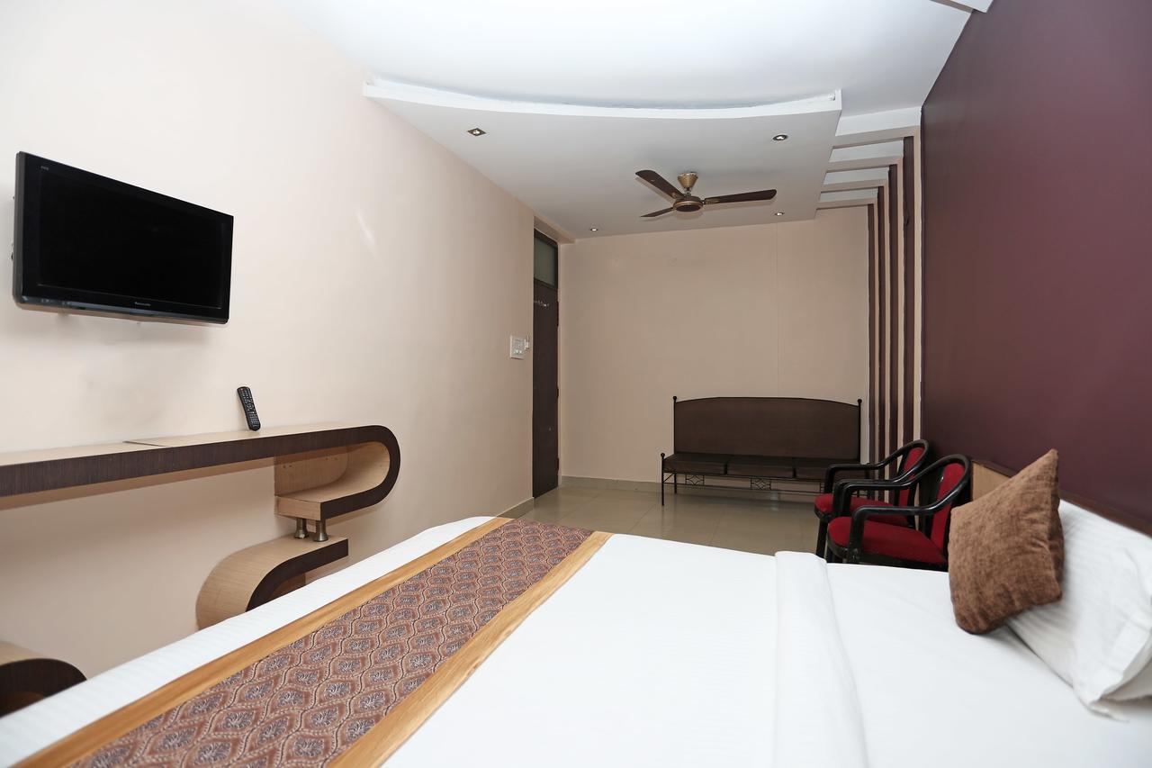 Oyo 11596 Sanjay Guest House Kanpur Zewnętrze zdjęcie