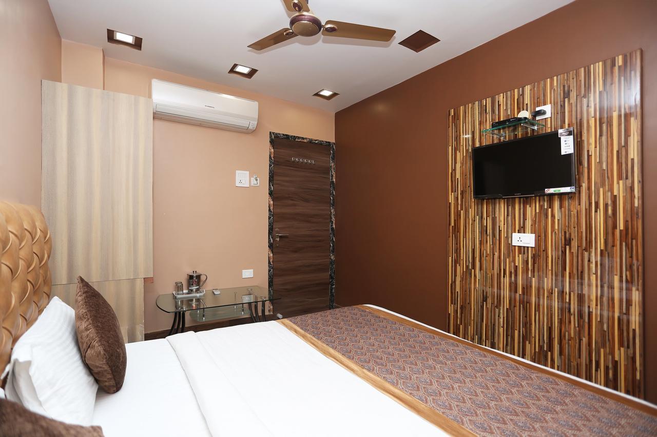 Oyo 11596 Sanjay Guest House Kanpur Zewnętrze zdjęcie