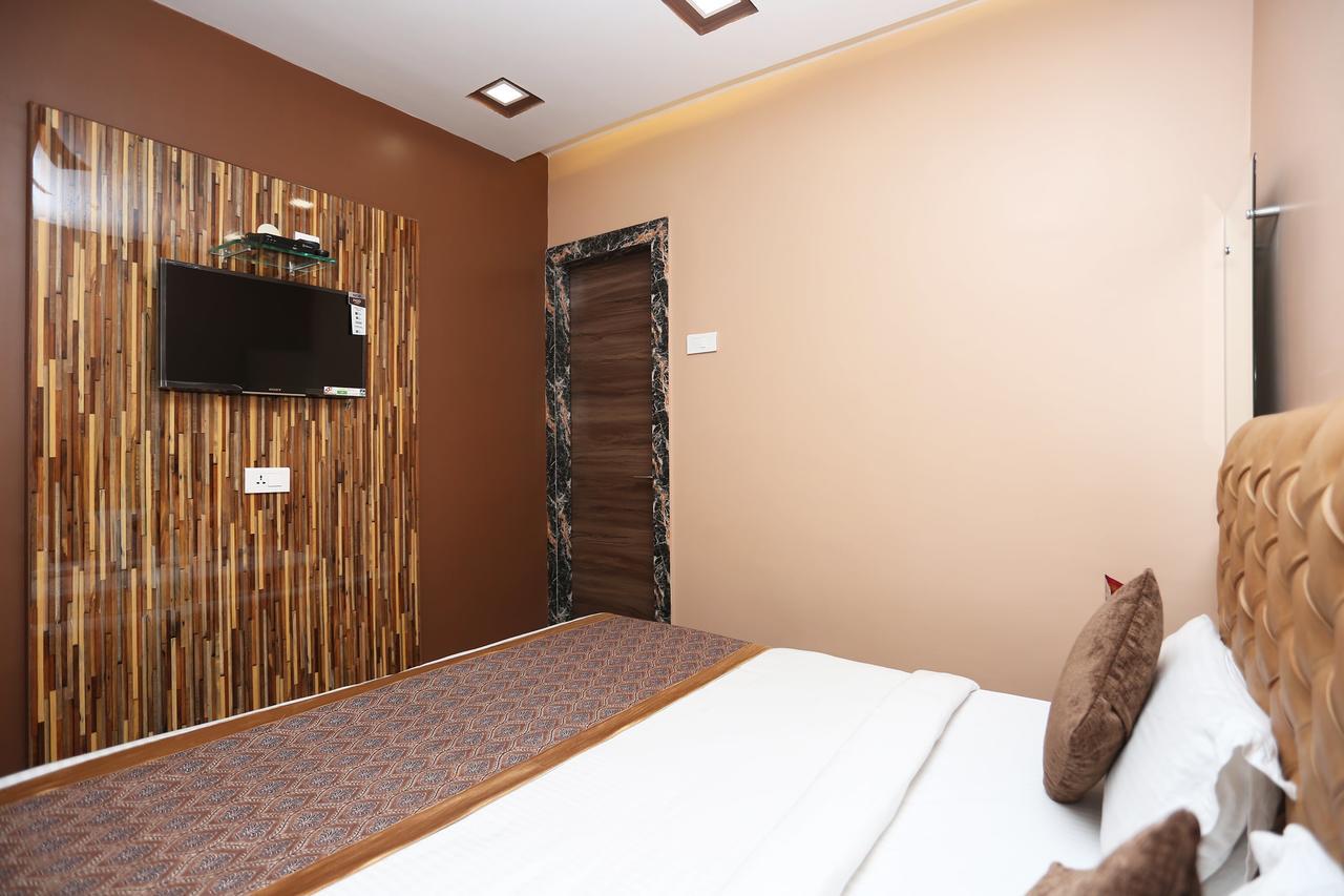 Oyo 11596 Sanjay Guest House Kanpur Zewnętrze zdjęcie
