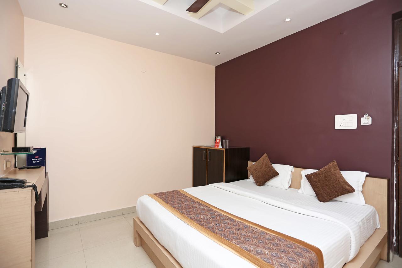 Oyo 11596 Sanjay Guest House Kanpur Zewnętrze zdjęcie